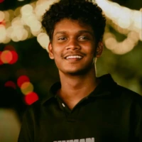 supporting young actor in malayalam karthik vishnu in kudumbasthreeyum kunjadum movie location