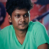 supporting young actor in malayalam karthik vishnu in kudumbasthreeyum kunjadum movie location